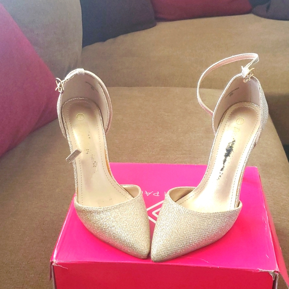 Gold Pumps
